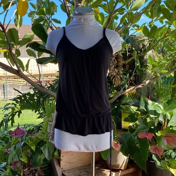 6 for$20♥️ Super cute black blouse with drawstring waist and Shell/bead details - Picture 1 of 10